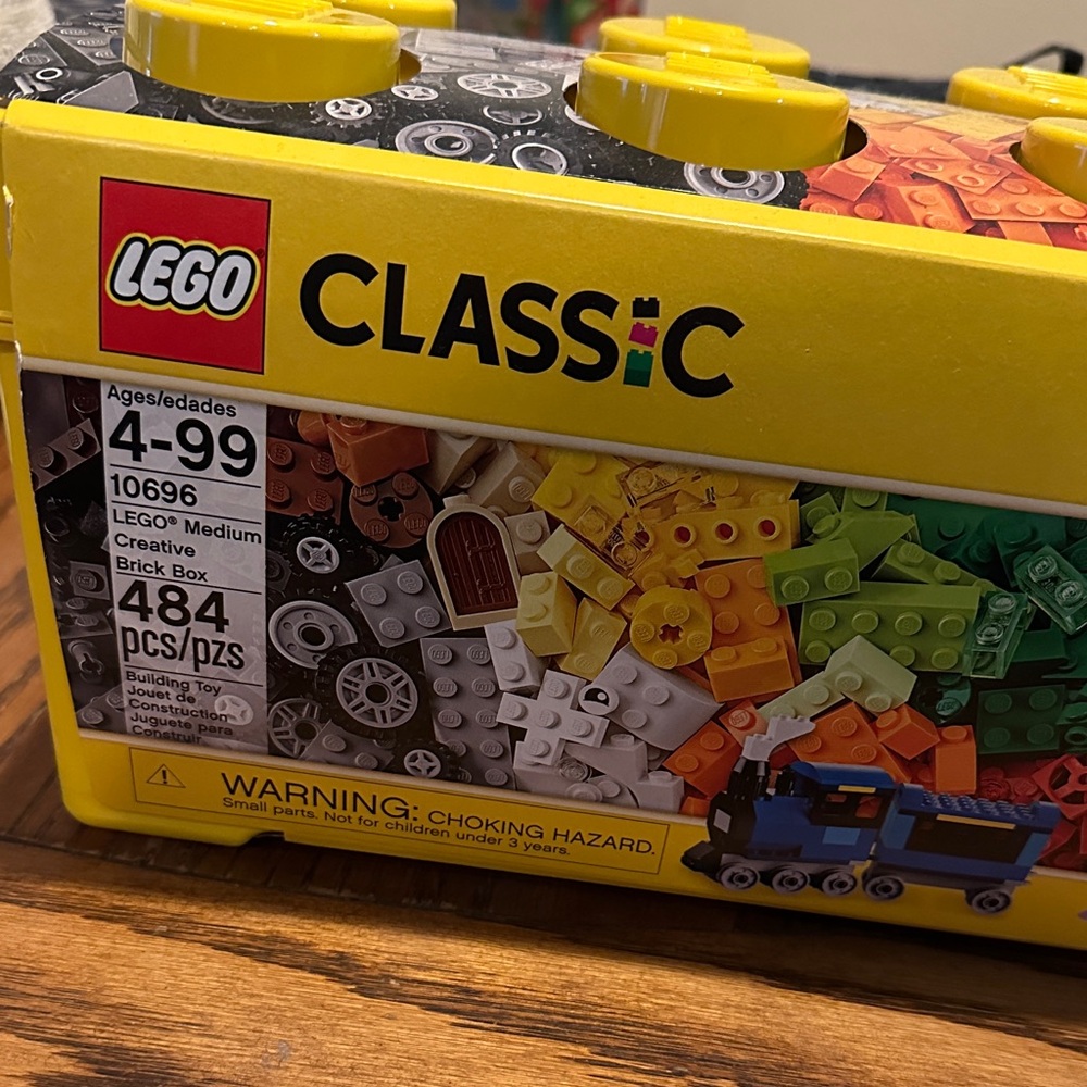LEGO Classic Medium Creative Brick Box - 484 Pieces